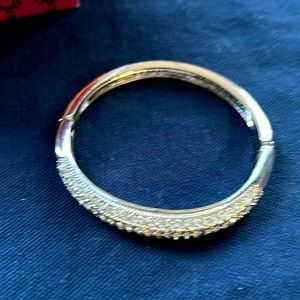 Woman silver tone bangle, nwb